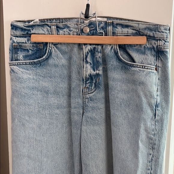 Reformation Cary Low Rise Slouchy Wide Leg Jeans - Like New - Picture 4 of 9